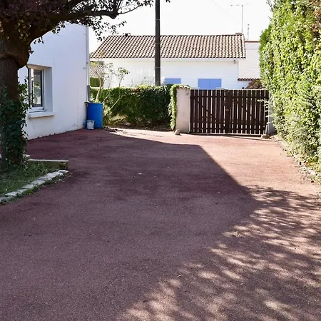 7 Avec Grande Piscine A 600 M De La Holiday home