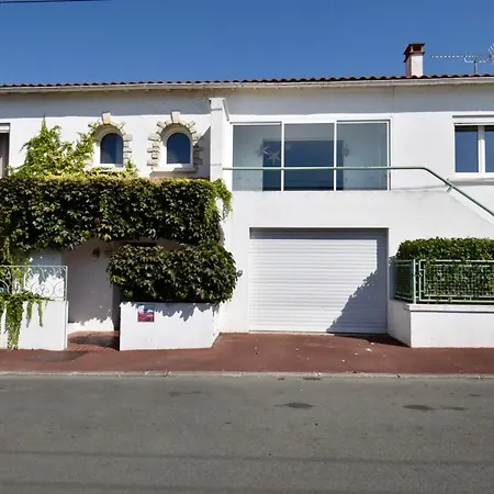 Holiday home 7 Avec Grande Piscine A 600 M De La