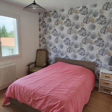 7 Avec Grande Piscine A 600 M De La Holiday home Royan