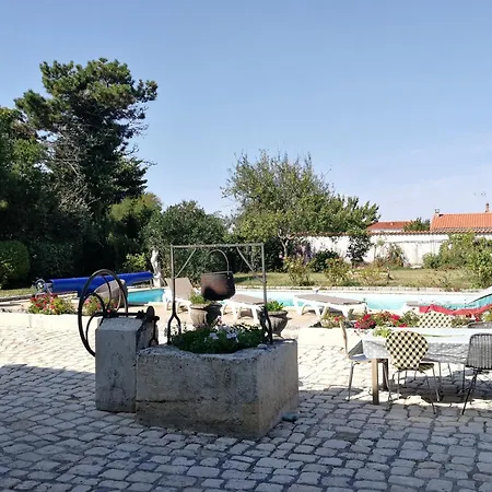 7 Avec Grande Piscine A 600 M De La Holiday home Royan